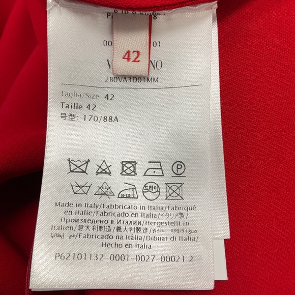 VALENTINO RED 2022 SILK CREPE CAPE DRESS - Picture 5 of 7